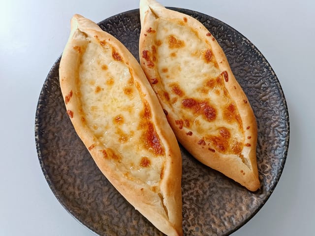 Mozzarella Cheese Pide.