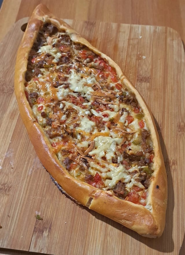 Chopped Meat Pide (Kusbasili Pide).